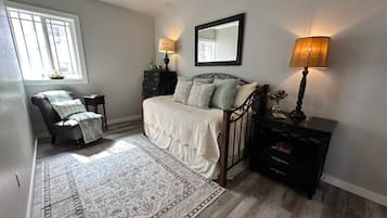 3 bedrooms, desk, iron/ironing board, free WiFi