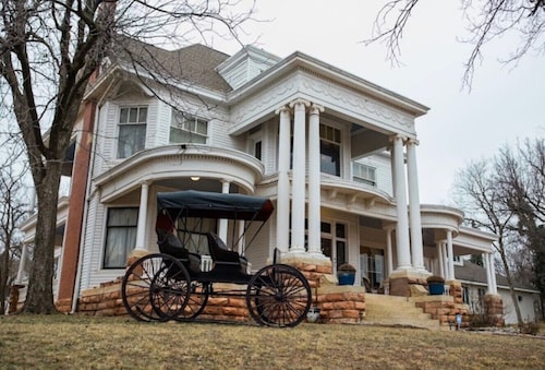 The Redbud Room at The Judges Chambers