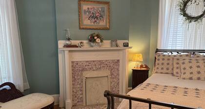 The Redbud Room at The Judges Chambers