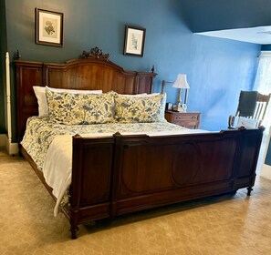 Desk, iron/ironing board, free WiFi, bed sheets