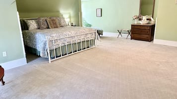 1 bedroom, iron/ironing board, free WiFi