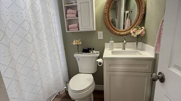 SĂšche-cheveux, serviettes fournies