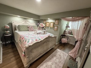 Desk, iron/ironing board, free WiFi, bed sheets