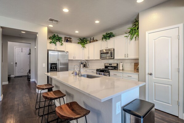 Microwave, oven, stovetop, dishwasher