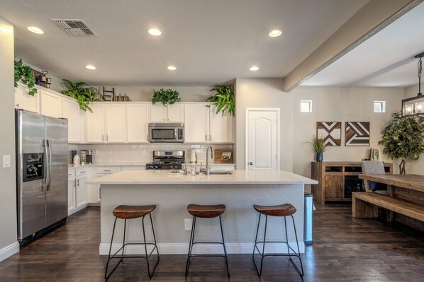 電子レンジ、オーブン、コンロ、食器洗い機