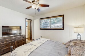 3 bedrooms, iron/ironing board, Internet, bed sheets