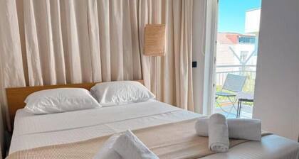 Family-Friendly 3BR near Konyaaltı Beach, Balcony w/ Mountain & Park View