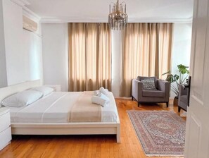 3 quartos, ferros/tábuas de passar roupa, Wi-Fi, roupa de cama