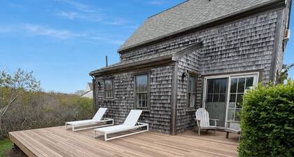 Madaket Gem Avails July 4! New deck, outdoor shower, close to beach and Wave.