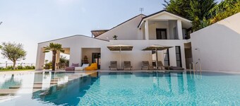 Villa 16 | Dhërmi by PikHost