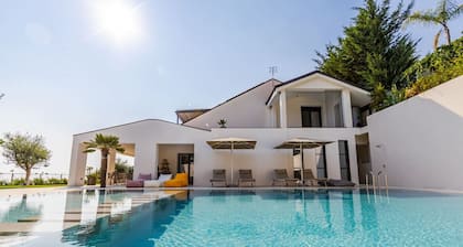 Villa 16 | Dhërmi by PikHost