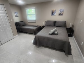4 bedrooms, iron/ironing board, WiFi, bed sheets