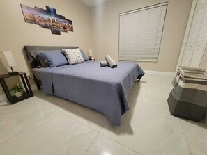 4 bedrooms, iron/ironing board, WiFi, bed sheets