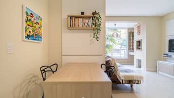 Basic Apartment | Dining