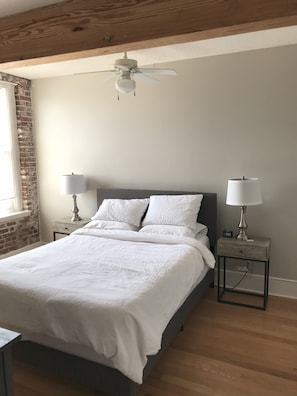 Iron/ironing board, Internet, bed sheets