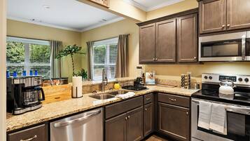 KylskÄp, mikrovÄgsugn, ugn och spishÀll