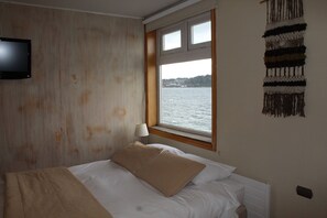 Standard Double Room, City View | Premium bedding, minibar, in-room safe, laptop workspace