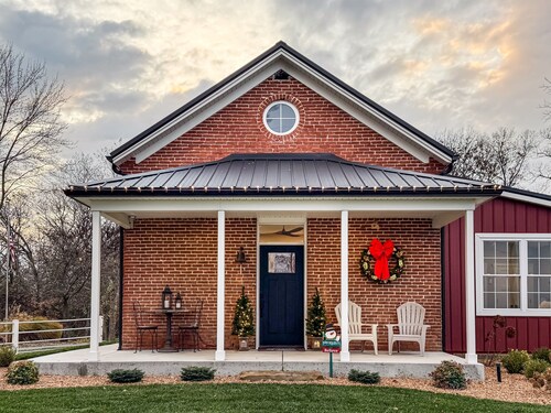 Schoolhouse: Dog-friendly, Large Yard, near Purina, Wheelchair friendly