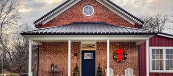 Schoolhouse: Dog-friendly, Large Yard, near Purina, Wheelchair friendly