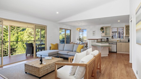 Smart TV, fireplace, table tennis