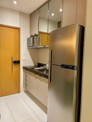 Fridge, microwave, stovetop, blender