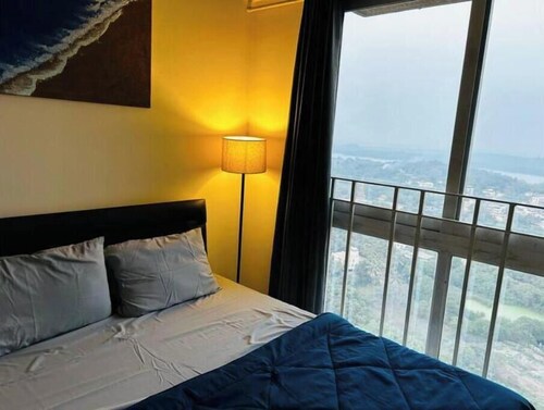 Skyline Hideaway  On 20+ Floor  The Cozy Den!