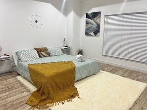 4 bedrooms, iron/ironing board, WiFi, bed sheets - Marvelous 4-bedroom bungalow Near Downtown Atlanta (Atlanta)