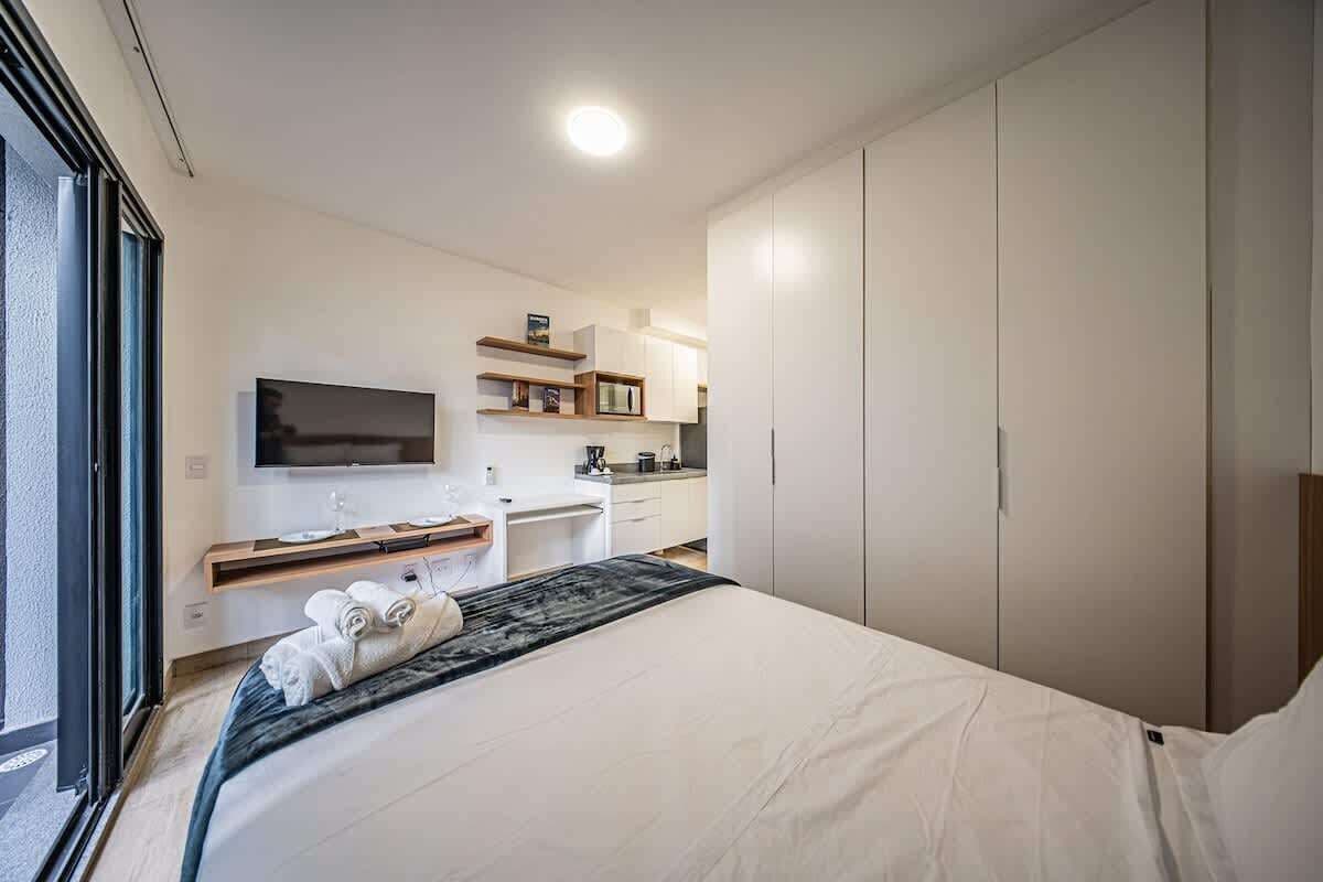 Standard-Studiosuite, Stadtblick | Allergikerbettwaren, laptopgeeigneter Arbeitsplatz