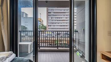 Estudi en suite estàndard, vistes a la ciutat | Vista des de l'habitació