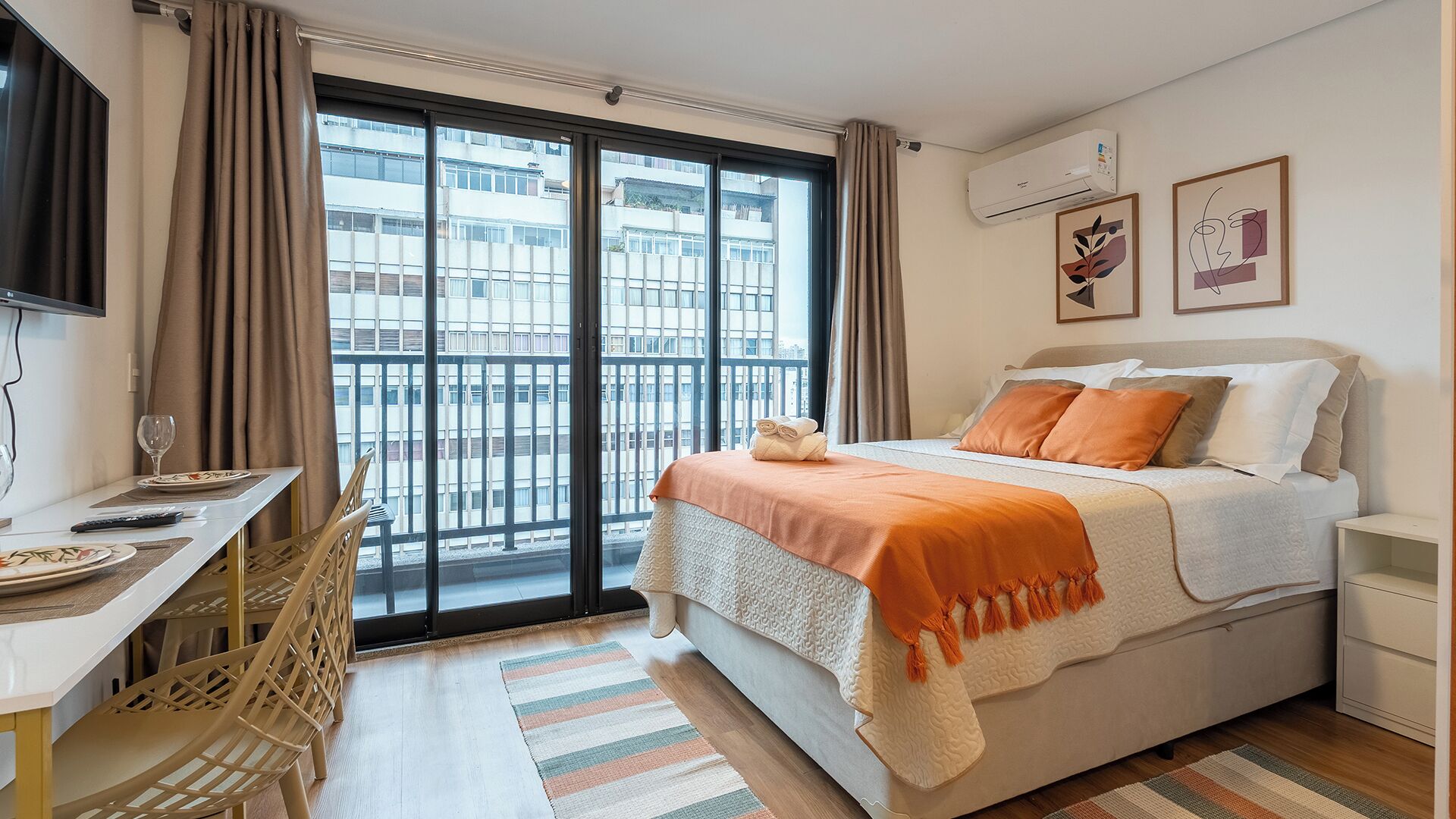 Studio | Laptop workspace