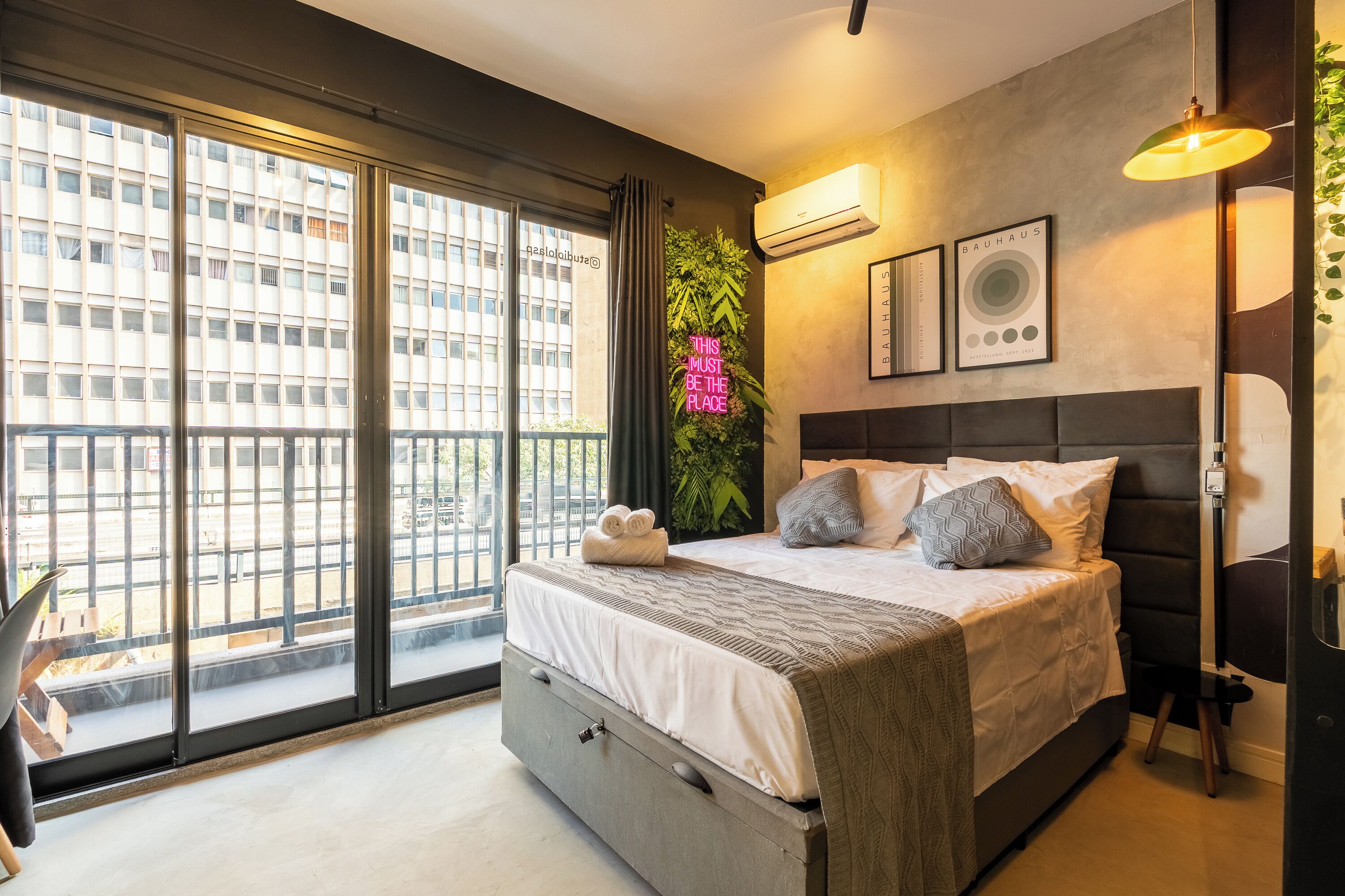 舒適開放式客房 | 筆電工作空間