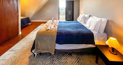 Casa com 4 Su tes Jacuzzi e Lareira Externa