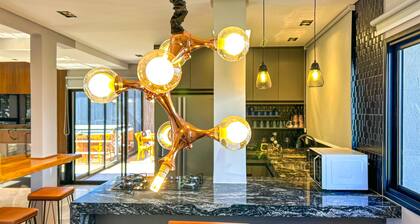 Casa com 4 Su tes Jacuzzi e Lareira Externa