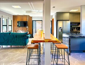 Maison, fumeur | 4 chambres
