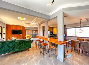 House, Smoking - Casa com 4 Su tes Jacuzzi e Lareira Externa (Campos do Jordão)