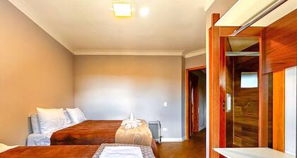 Casa com 4 Su tes Jacuzzi e Lareira Externa