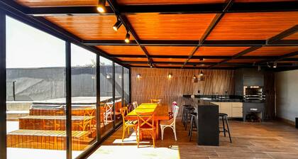 Casa com 4 Su tes Jacuzzi e Lareira Externa