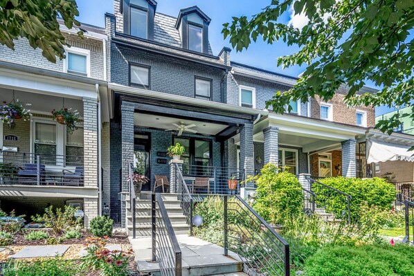 Exterior - Modern Capitol Hill Stay-5 Min Walk to Metro & Eats (Washington)