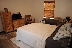 4 bedrooms, iron/ironing board, travel crib, free WiFi