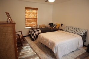 4 bedrooms, iron/ironing board, travel crib, free WiFi