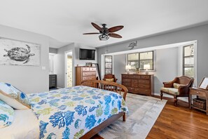 4 bedrooms, desk, iron/ironing board, WiFi