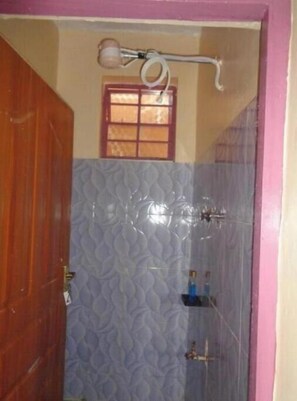 Towels, soap, toilet paper - Serene place to snug away from home while in Mt Kenya region (Kirinyaga County)