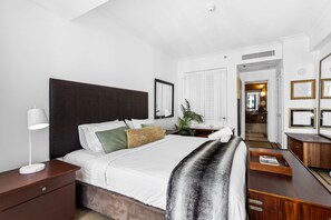 1 chambre, coffre-fort, fer et planche à repasser