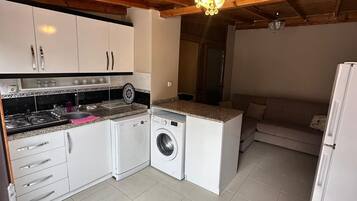 Familienapartment, Balkon, Gartenblick | Wohnbereich