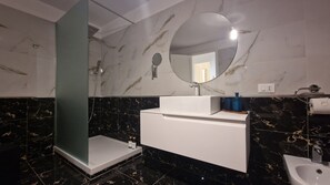 Hair dryer, towels, soap, toilet paper - Domus dea Artemide apartment with pool in Mondello Near the beach (Palermo)