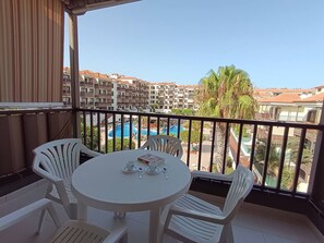 Outdoor dining - Cefe Sunset Apartment (Costa del Silencio)