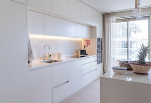 Fridge, microwave, oven, stovetop - Ocean: Beachfront | Elegance | Comfort (Vila Nova de Gaia)