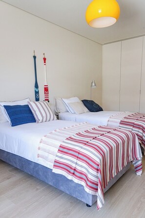 3 habitaciones, tabla de planchar con plancha, internet y ropa de cama 