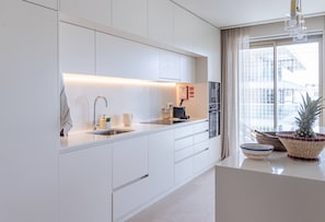 Fridge, microwave, oven, stovetop