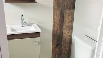 Standard-Dreibettzimmer | Badezimmer